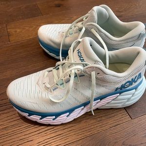 Womens Hoka tennis shoes size 10m. Style-Gaviota 3 in mint green and teal.